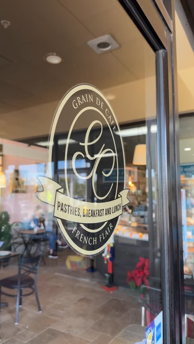 Christmas at the café / Noël au café